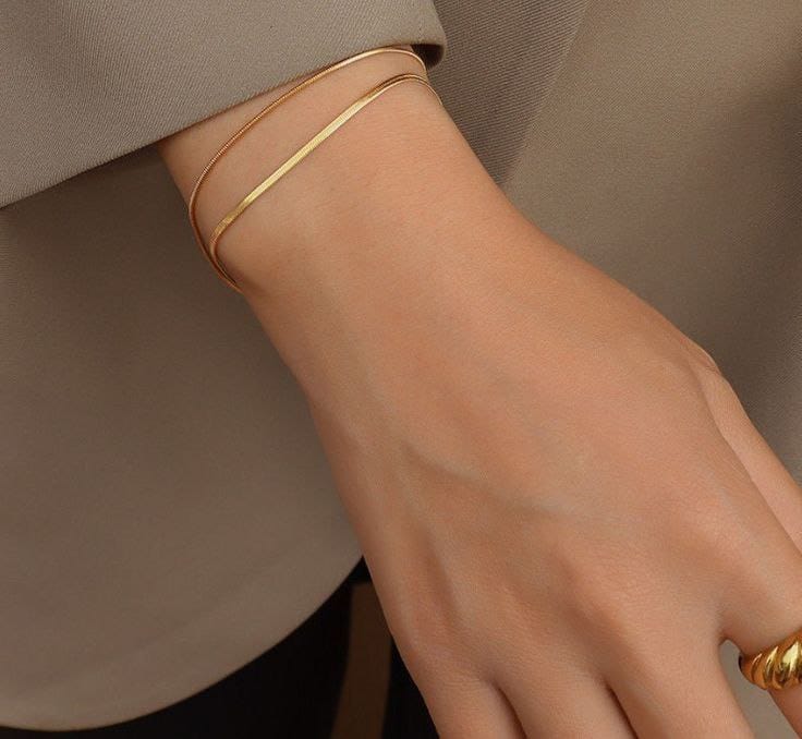 golden line bracelet  Preview Image