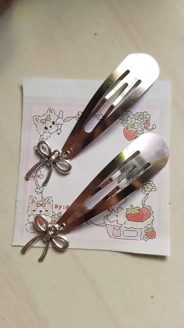 .	⊹₊˚໒Cutiie hair clips 🖇️꒱˚₊⊹ Image 2 Preview