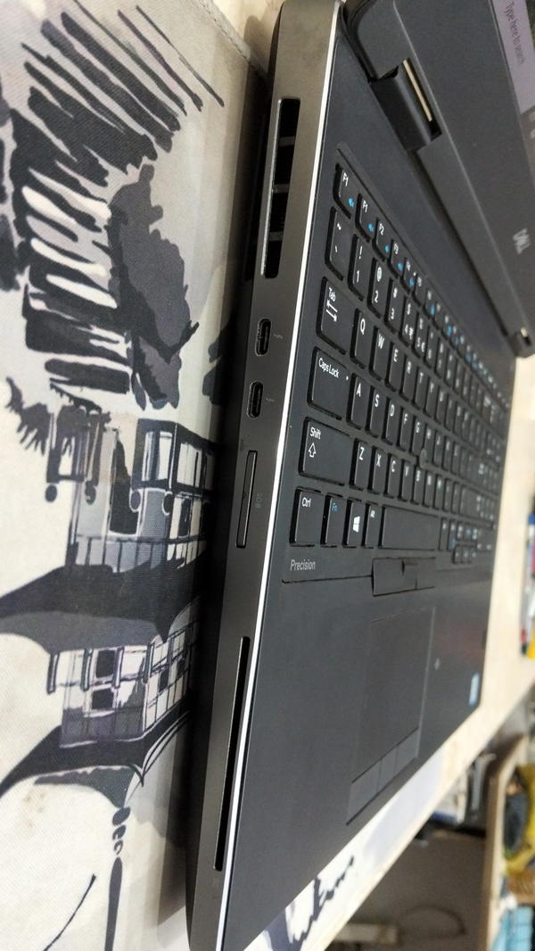 Dell precision 7530 Image 4 Preview