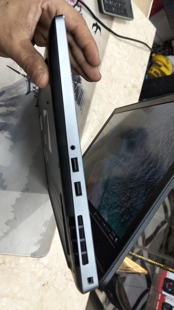 Dell precision 7530 Image 8 Preview