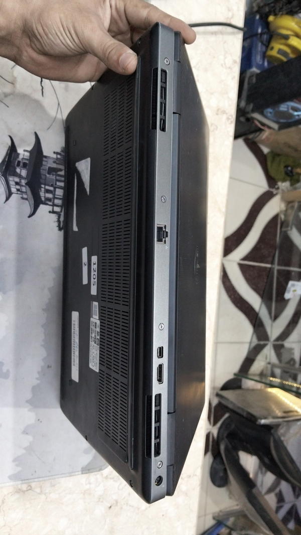 Dell precision 7530 Image 9 Preview