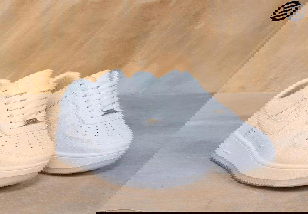 SB NIKE لويس فيتون بارز الملمس Preview Image