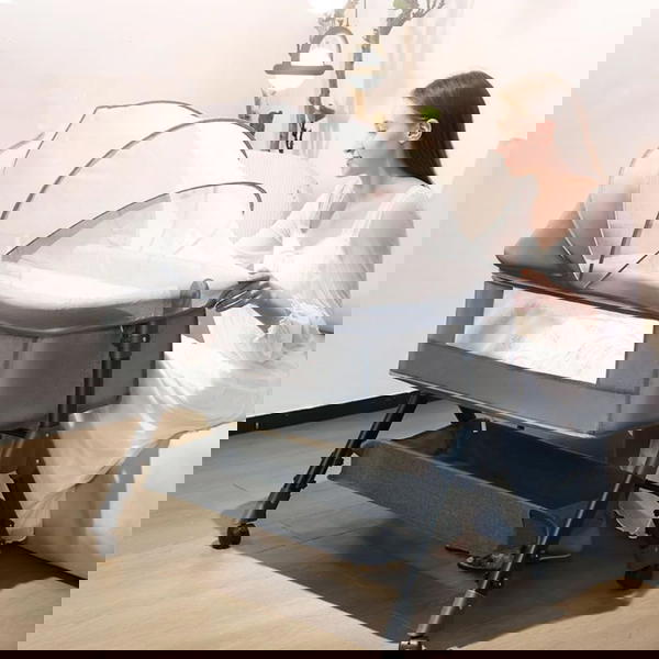 سرير أطفال محمول متعدد الوظائف 4 في 1  مع حفاضات شبكية قابلة للتنفس Image 7 Preview