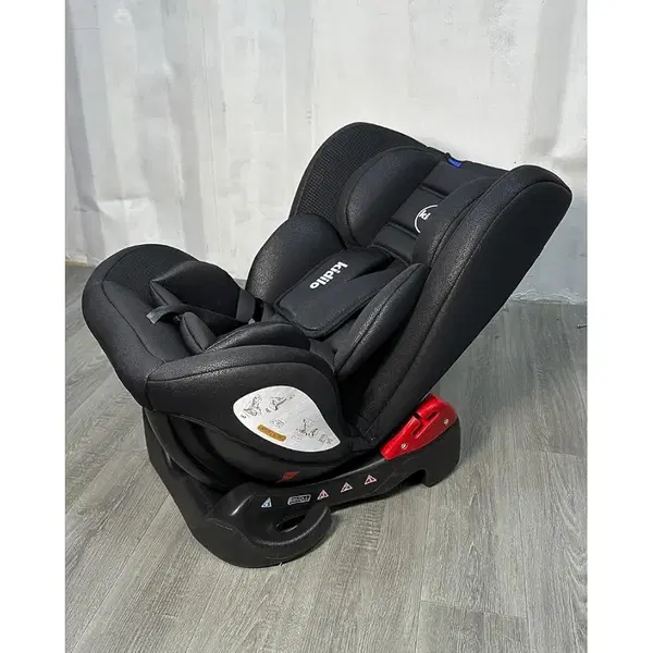 كرسي السيارة YB101A يجمع بين الأمان والراحة والسهولة. مصمم بنظام Isofix للتثبيت الآمن، ويوفر وضعيات مواجهة للخلف وللأمام، وحزام أمان خماسي النقاط لتعزيز الأمان، ومسند رأس قابل للتعديل ليناسب نمو طفلك. مثالي للآباء الباحثين عن الاعتمادية والأناقة. Image 3 Preview