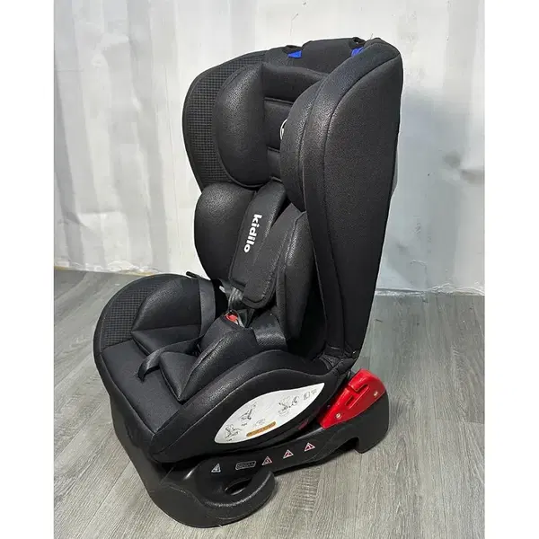 كرسي السيارة YB101A يجمع بين الأمان والراحة والسهولة. مصمم بنظام Isofix للتثبيت الآمن، ويوفر وضعيات مواجهة للخلف وللأمام، وحزام أمان خماسي النقاط لتعزيز الأمان، ومسند رأس قابل للتعديل ليناسب نمو طفلك. مثالي للآباء الباحثين عن الاعتمادية والأناقة. Image 5 Preview