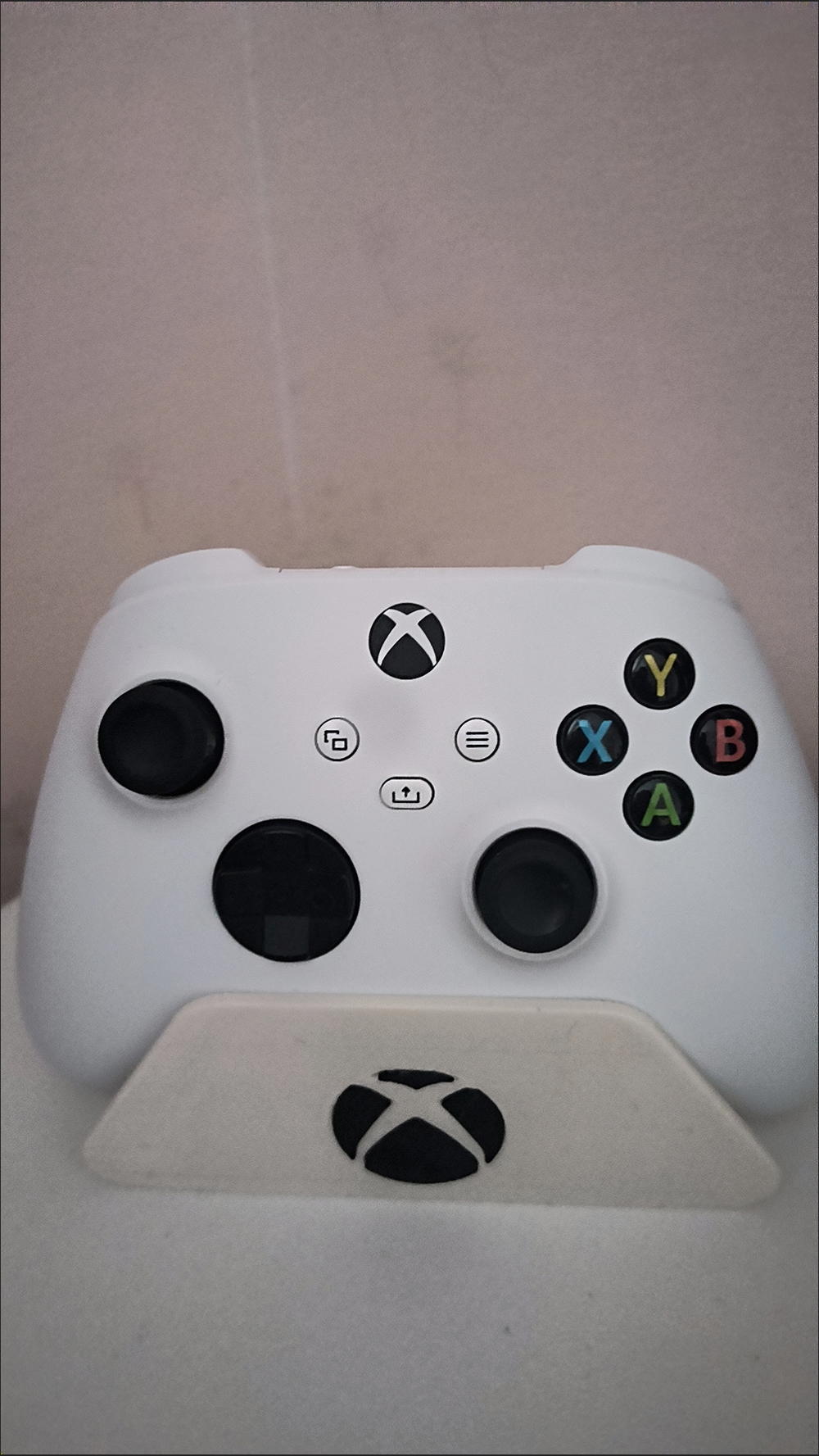 ستاند اكس بوكس ابيض  Preview Image