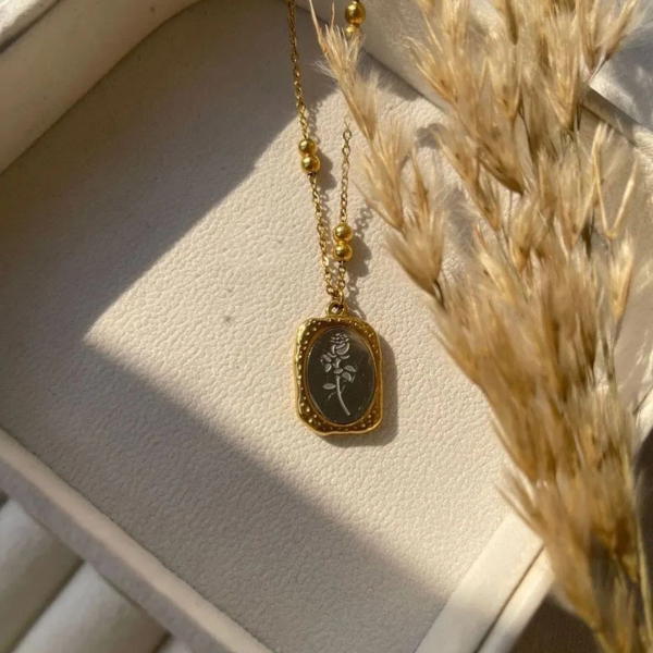 flower necklace  Image 1 Preview