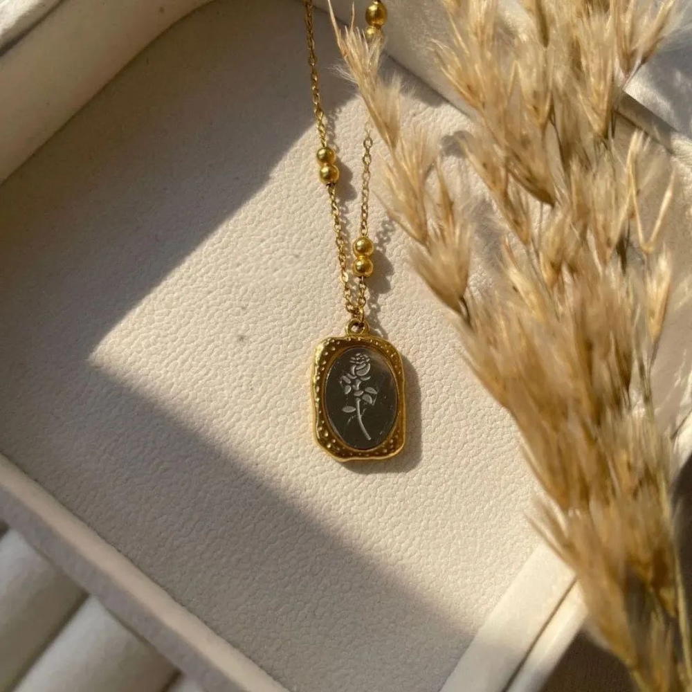 flower necklace Preview Image
