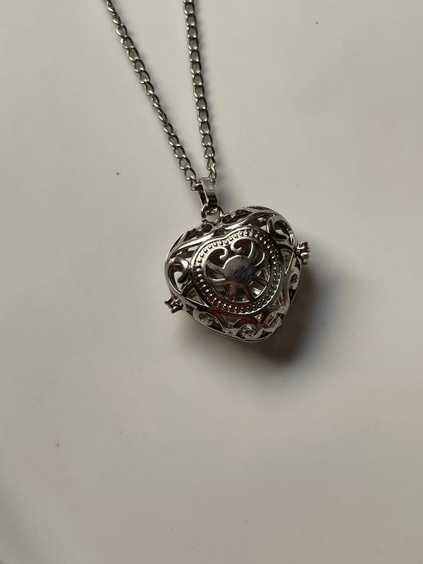 heart necklace  Image 2 Preview