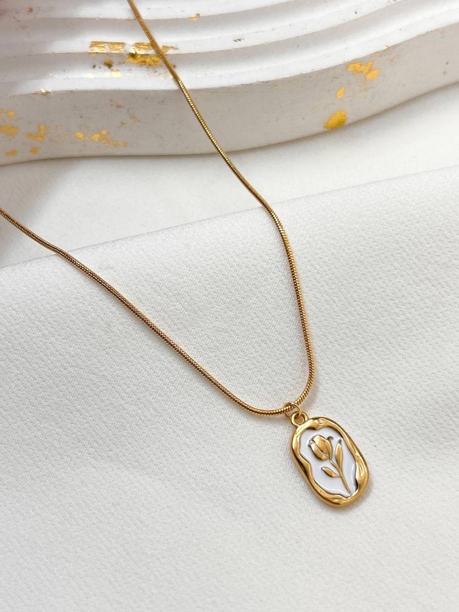white flower necklace  Preview Image