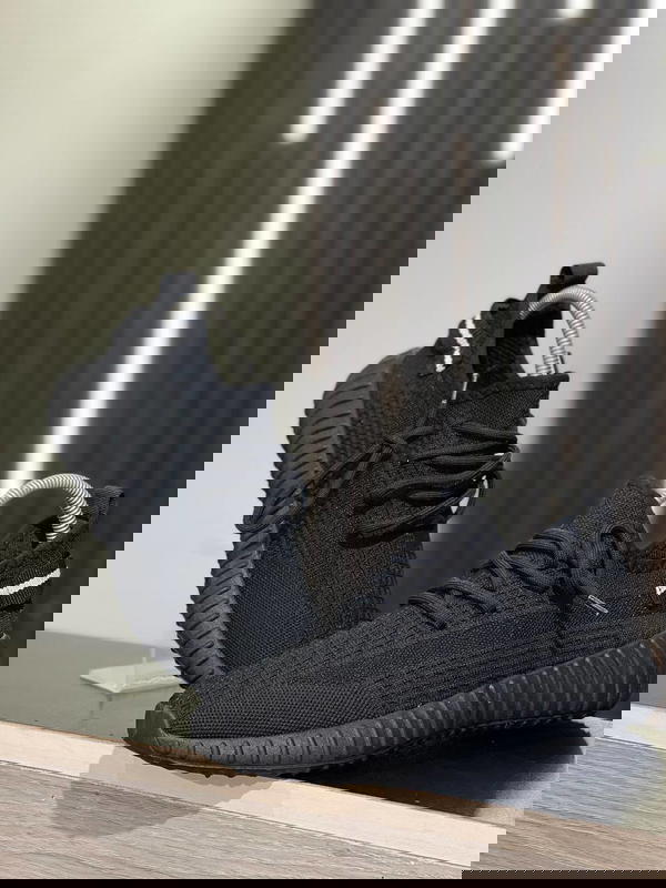اديداس Yeezy  Image 3 Preview