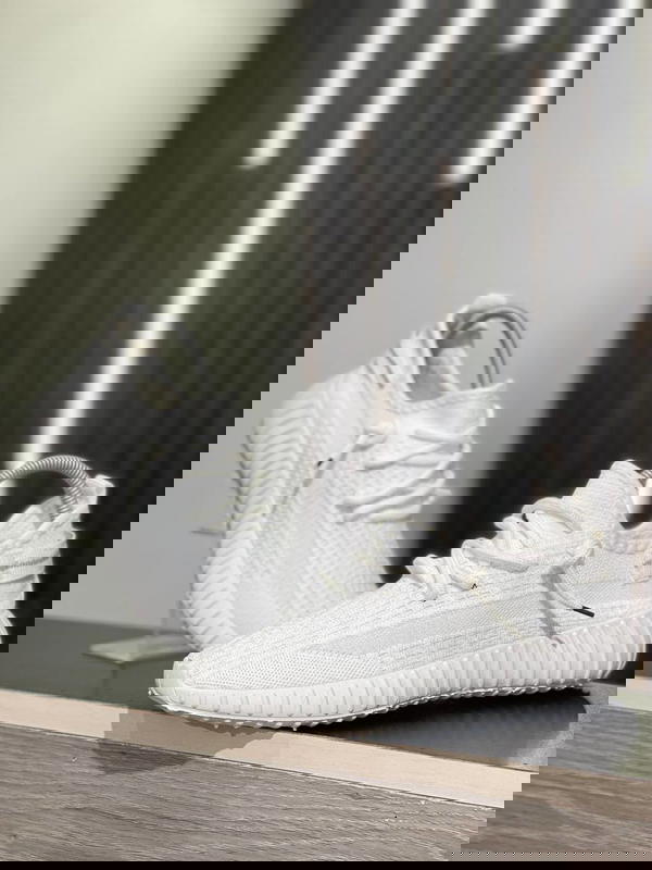 اديداس Yeezy  Image 4 Preview