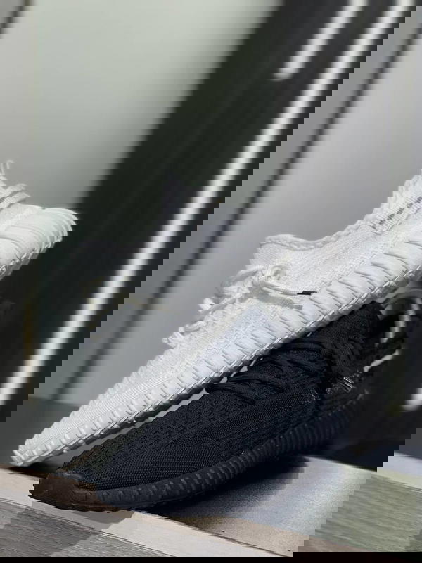 اديداس Yeezy  Image 5 Preview
