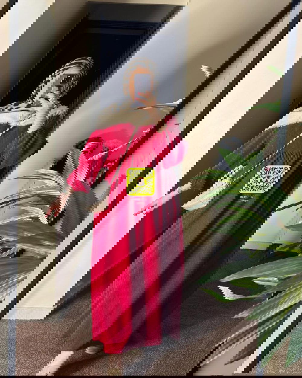 فستان قطيفه مضلع Preview Image