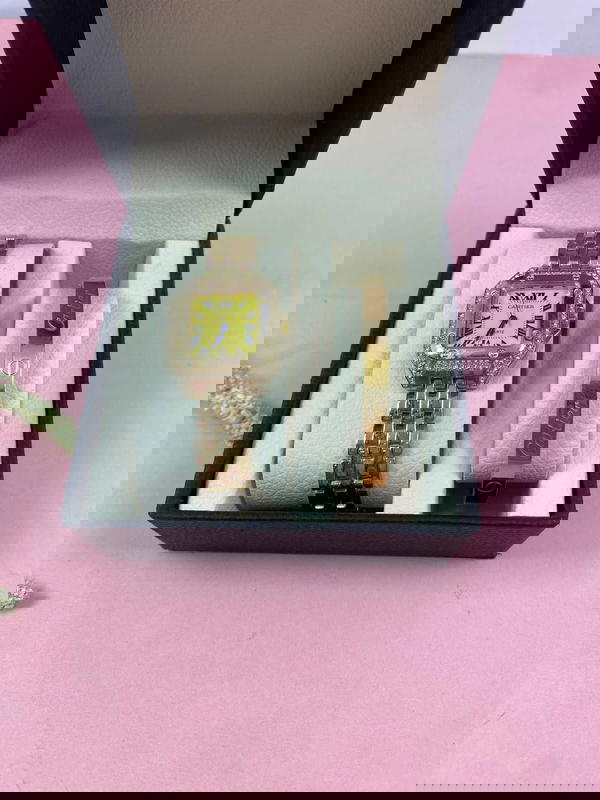 طقم حريمي شيك Image 7 Preview