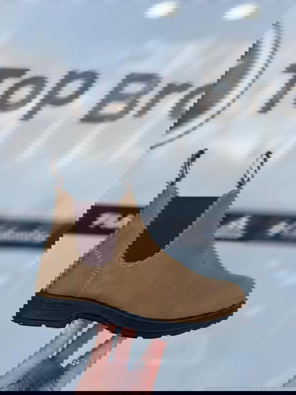 بدك بسطار يعيش معك سنين ويحمّيك بالبرد والمطر؟ حضّر حالك لـ #الحذاء_الشتوي_الاول #BLONDE_STONE الأصلي! Image 3 Preview