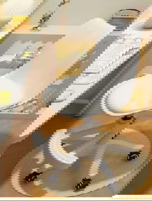 كرسي مكتب ابيض مع قاعدة متحركةمسند للاقدام مريح وعملي Preview Image