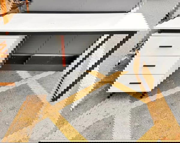 مكتب الكمبيوتر العصري  Image 2 Preview