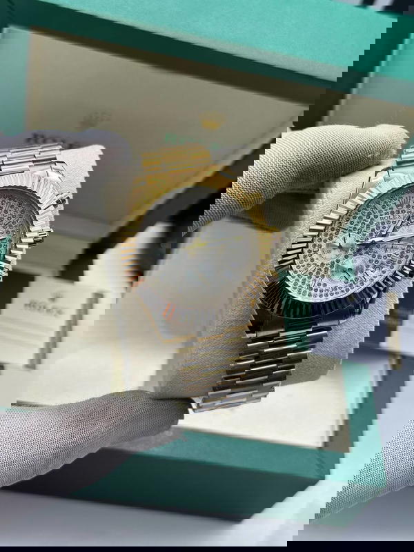 رولكس جميع العقارب الداخلية متحركة مع علبة وكرت وكيس الماركة  Image 2 Preview