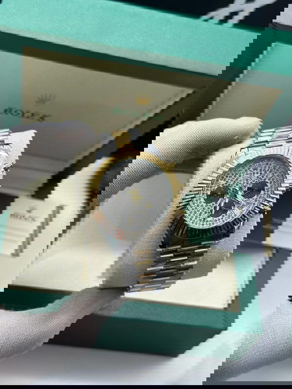 رولكس جميع العقارب الداخلية متحركة مع علبة وكرت وكيس الماركة  Image 5 Preview