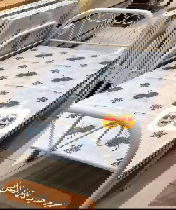 سرير حديد أبيض قابل للطي Image 6 Preview