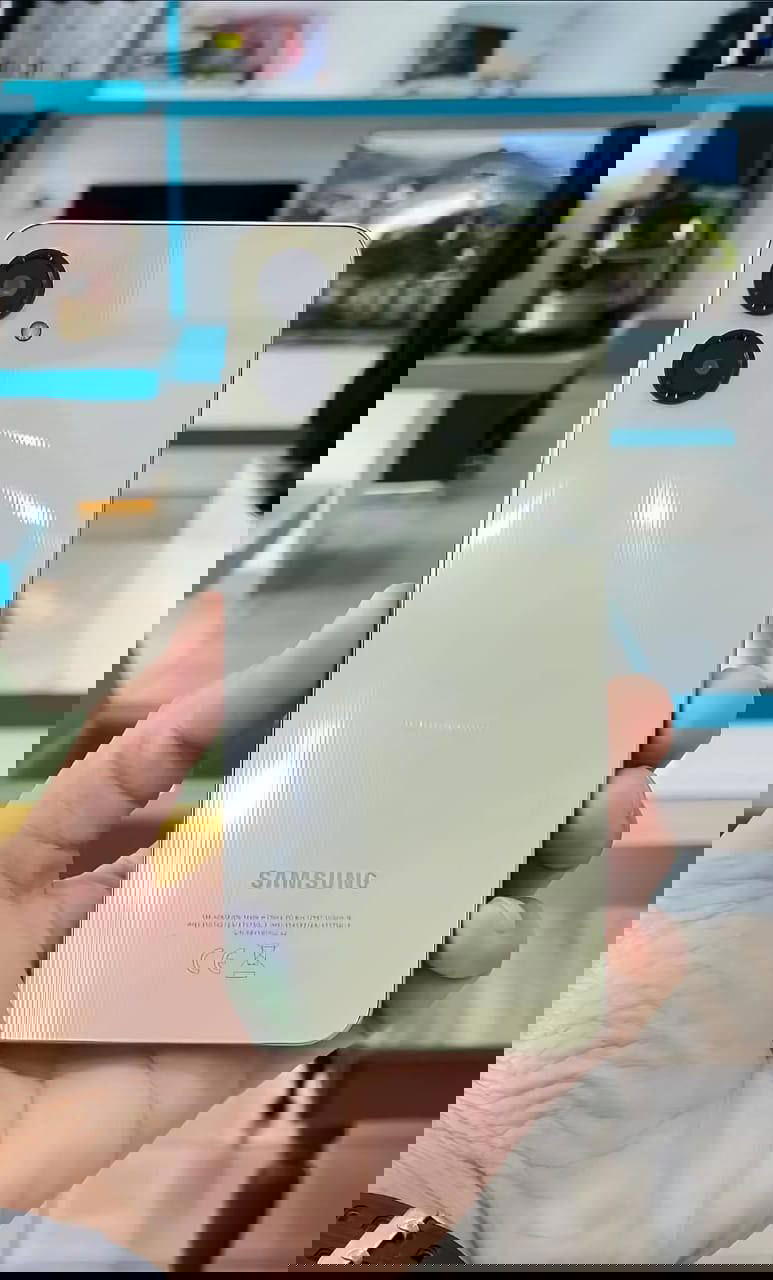 تلفون سامسونج A06 مع 2 هدايا باور بانك وعضمة شحن أصلية 25 واط Preview Image