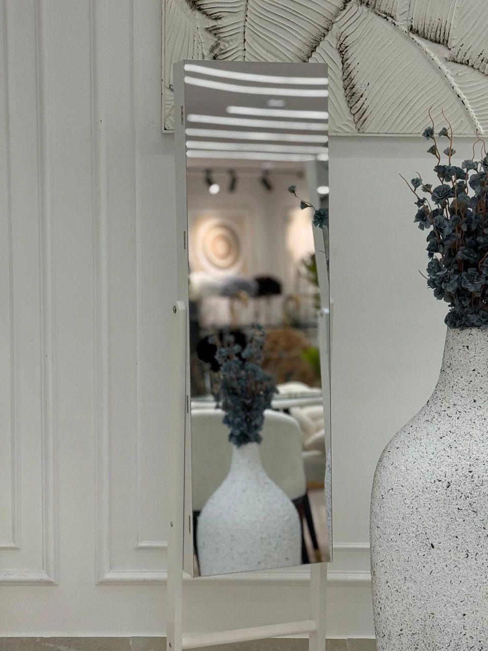 وصلت واخيرا مراي وخزانة اكسسوارات مع مفتاح ارتفاع 160 * 40 سم اشي صح وبتجنن Preview Image