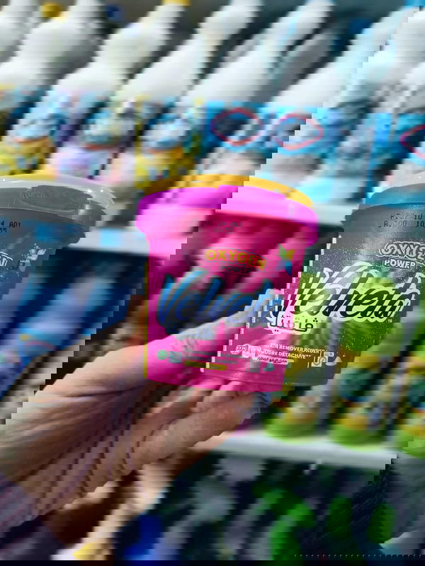 ڤلڤيتا مزيل بقع مطور 130جم +معلقة هدية Image 1 Preview