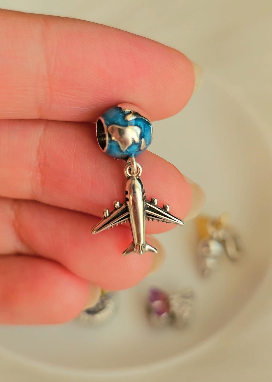 Earth & plane charm (chrm14) دلاية طائرة حول الأرض Preview Image