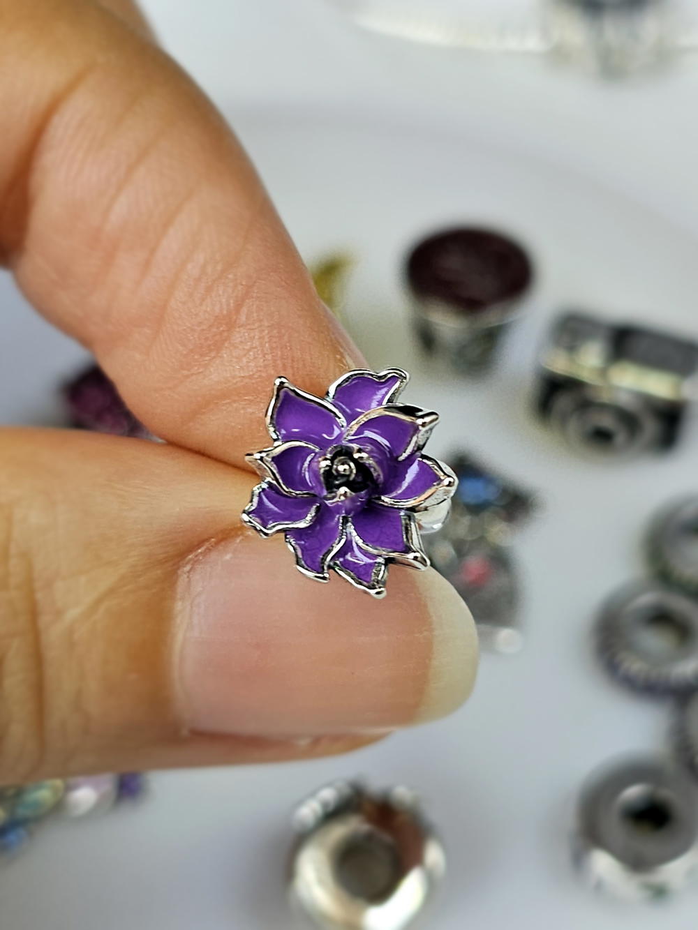 دلاية الوردة البنفسجي() purple flower charm Preview Image