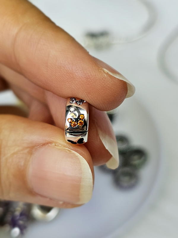 دلاية فراشات دائرية كلبس () Rounded clip butterflies charm Image 1 Preview