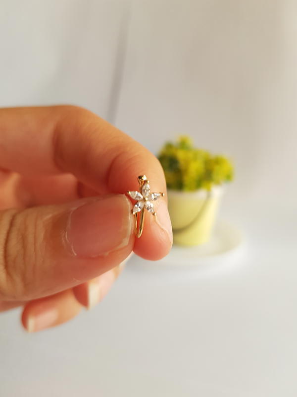 حلق انف وردة كريستال (قطعة واحدة) (NR4) Crystal flower fake nose ring Image 1 Preview