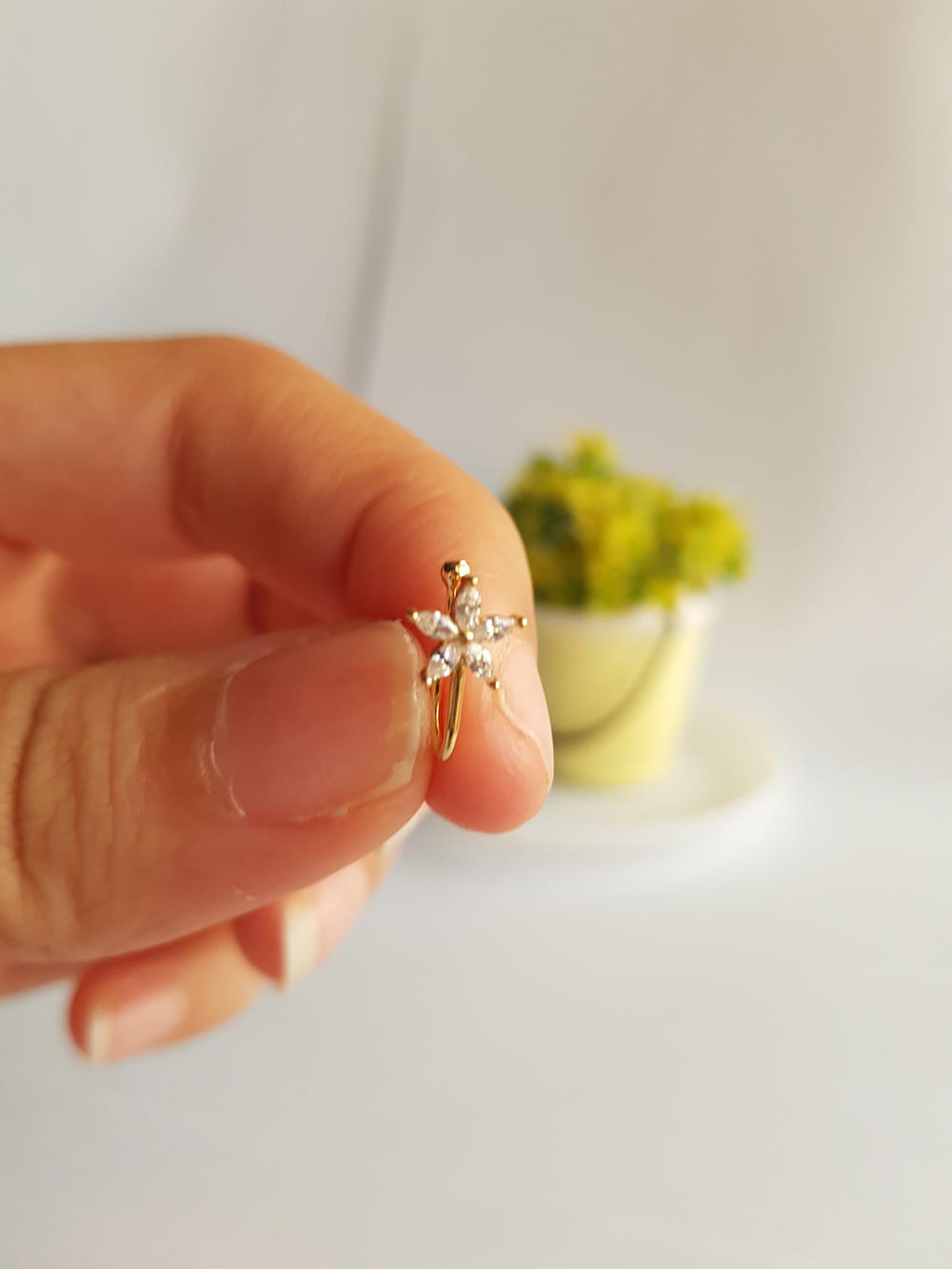 حلق انف وردة كريستال (قطعة واحدة) (NR4) Crystal flower fake nose ring Preview Image