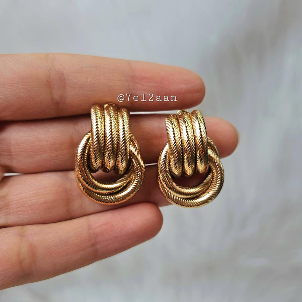 حلق بشكل هندسي()Rounded earring Preview Image