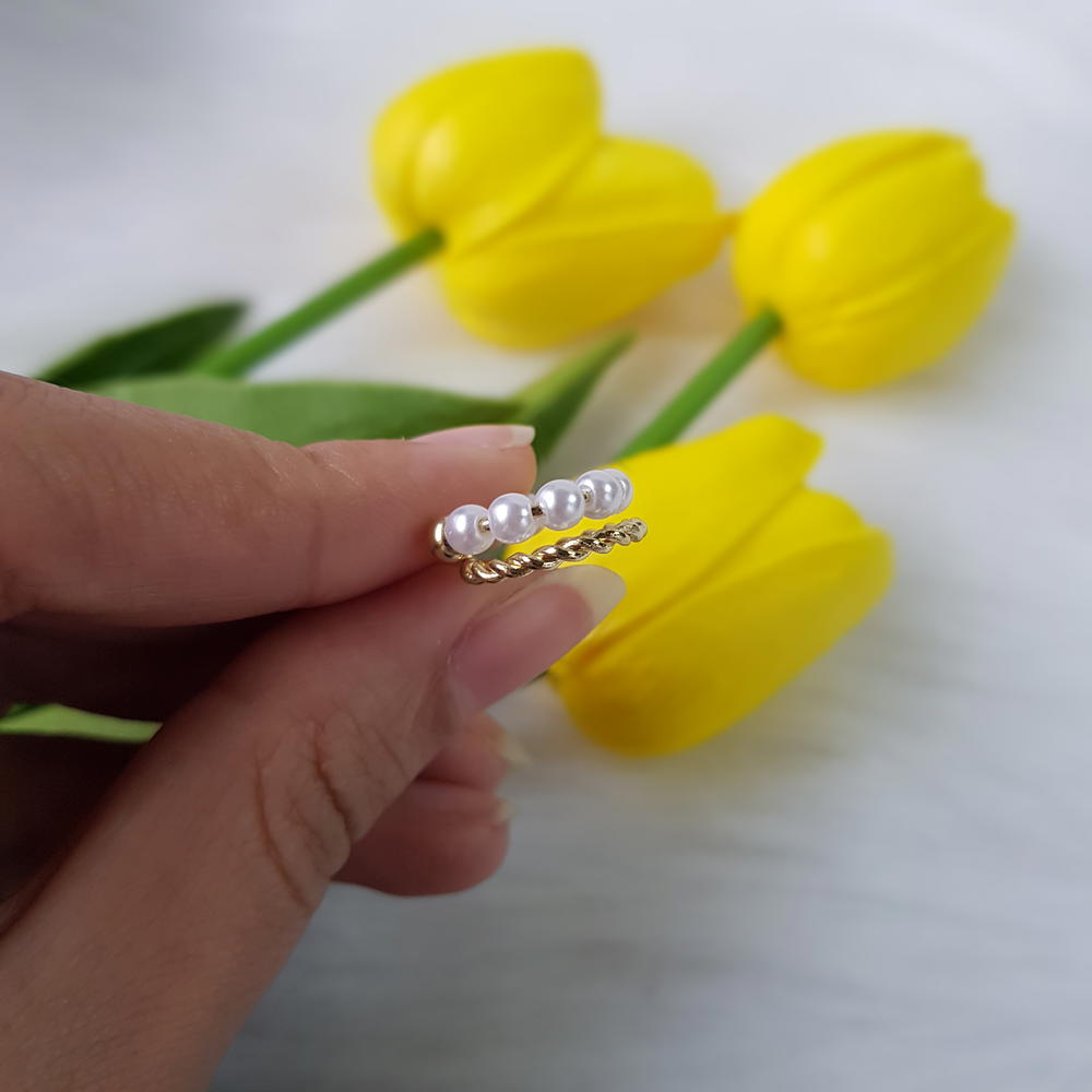 حلق لؤلؤ و مضفر بدون ثقب اذن (CE3) pearl & breaded cuff Preview Image