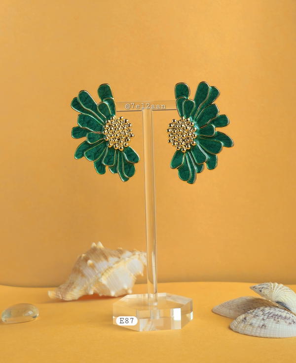 Green half flower pettal(E87) حلق نصف وردة اخضر Image 1 Preview