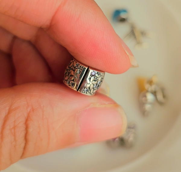 silver lily and blue zircon charm (chrm13) دلاية ورد لي لي و زيركون ازرق Image 2 Preview