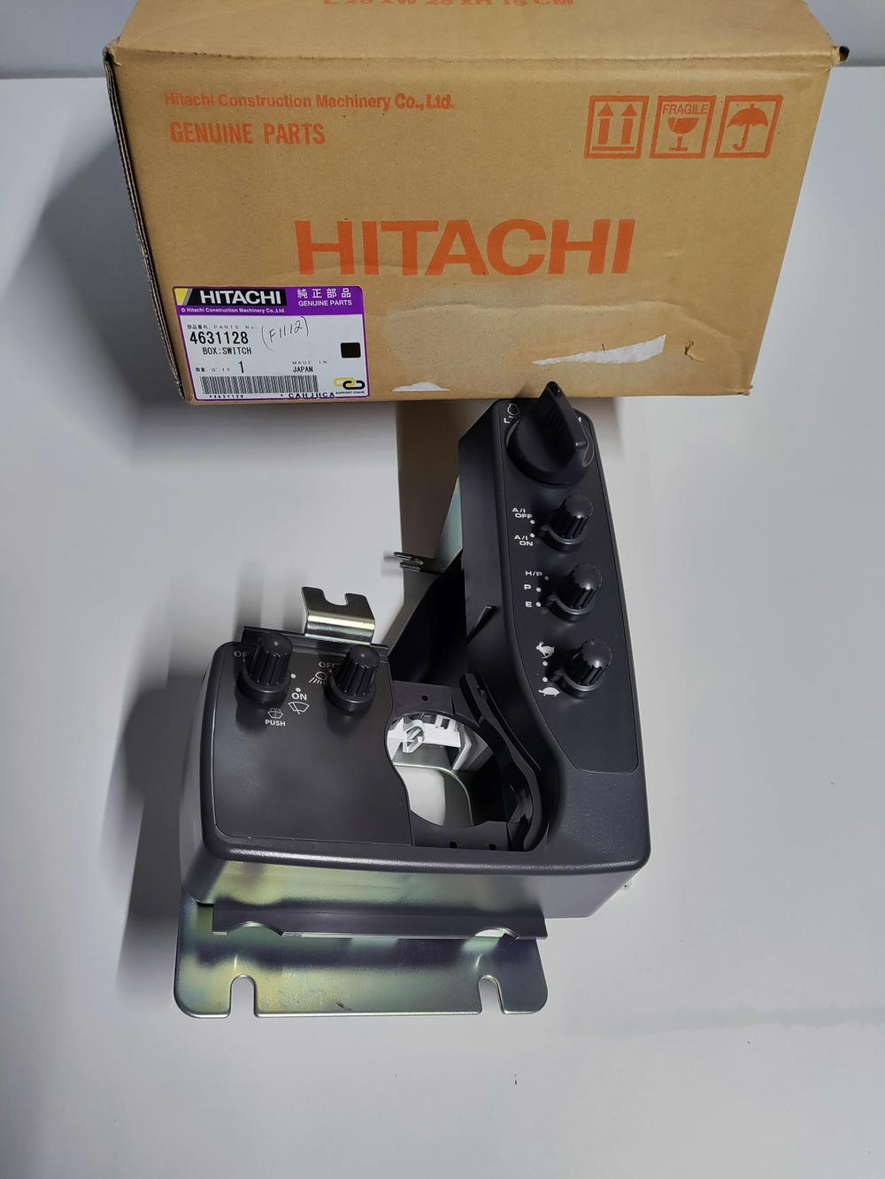 4631128-مفاتيحمجموعة كنترول ZX200-5Gبوكلين هيتاشي  Preview Image