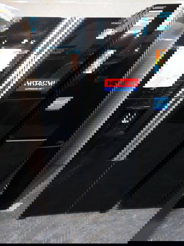 RW760PUK7GBK- هيتاشي ثلاجة ٤ باب زجاج اسود انفرتر 760 لتر Image 1 Preview