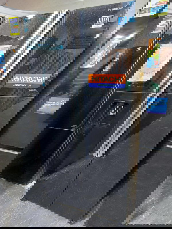 RW760PUK7GBK- هيتاشي ثلاجة ٤ باب زجاج اسود انفرتر 760 لتر Image 2 Preview