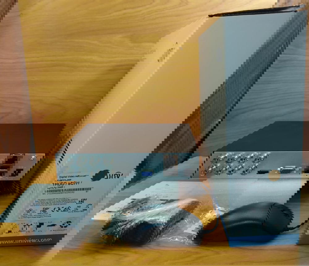 8 مخرج 2 ميجا DVR ضمان UNV  Preview Image