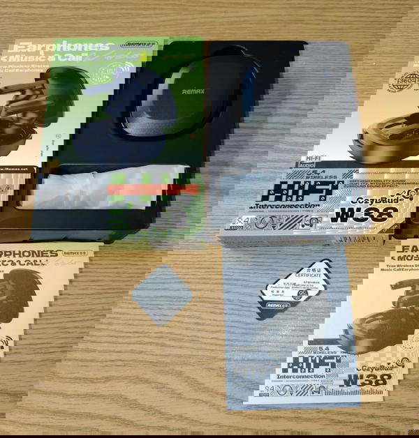 آيربود جلد أوريجينال ضمان 3 شهور Remax W38 Image 3 Preview