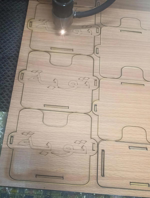 علبة اسكرينات وسط Image 5 Preview