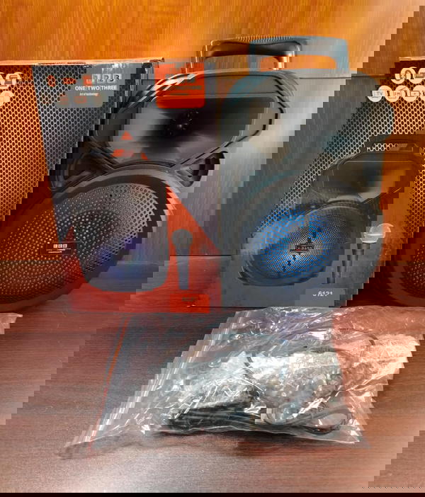 اسبيكر بلوتوث مضئ 4 بوصة + مايك تحكم فوقي TL-6121 Image 1 Preview