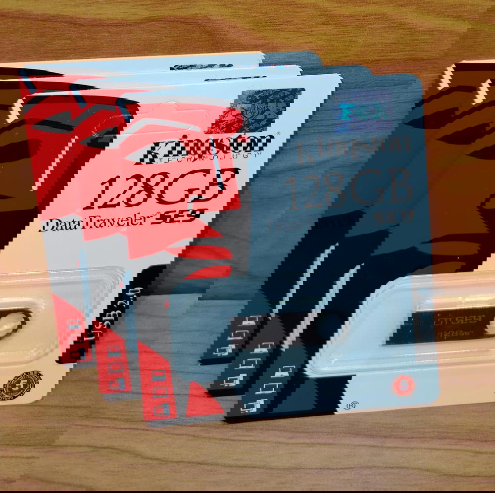 فلاشة 128 جيجا كوبي ضمان سنه Kingston Preview Image