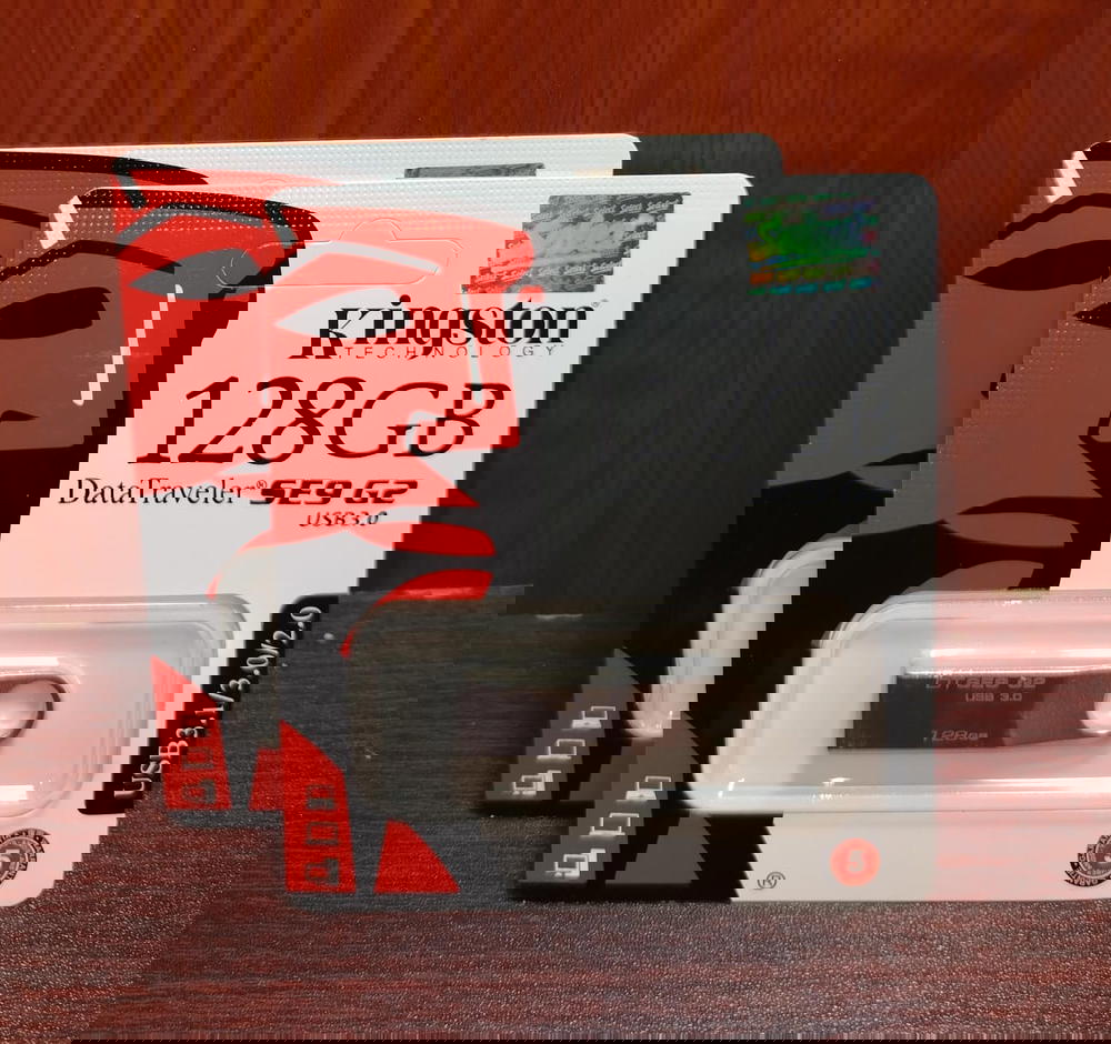 فلاشة 128 جيجا كوبي ضمان سنة Kingston Preview Image
