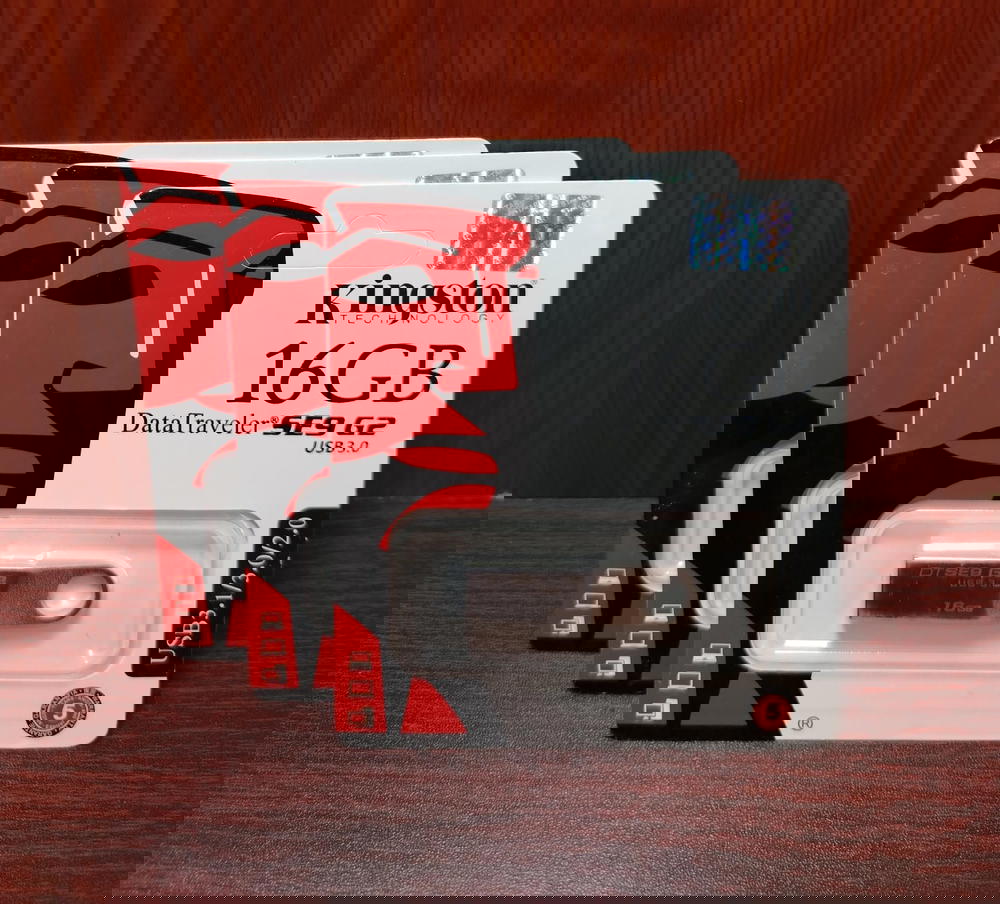 فلاشة 16 جيجا كوبي ضمان سنه Kingston Preview Image
