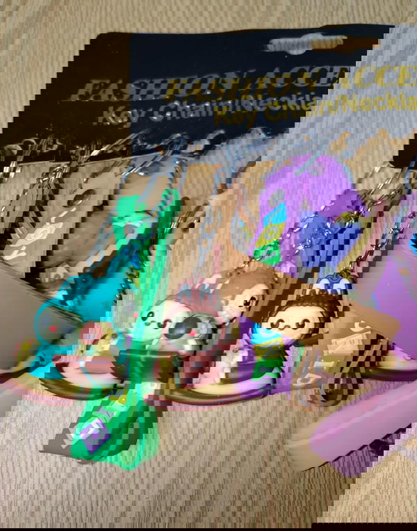 ميداليه اشكال ديزني Image 6 Preview