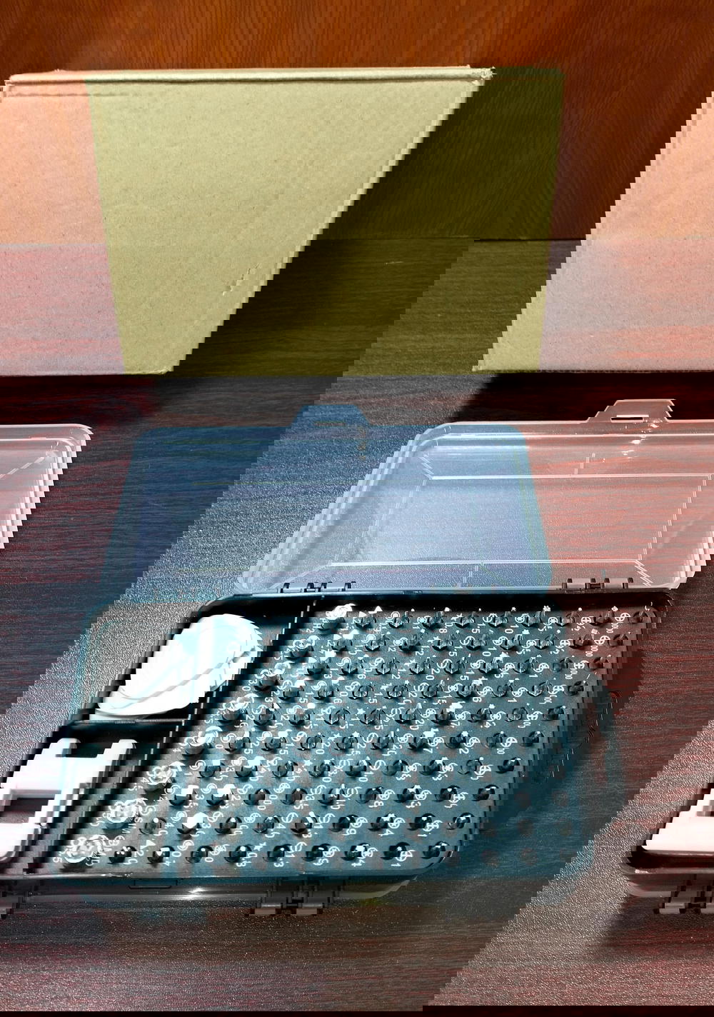 طقم مفكات 100 قطعة Preview Image