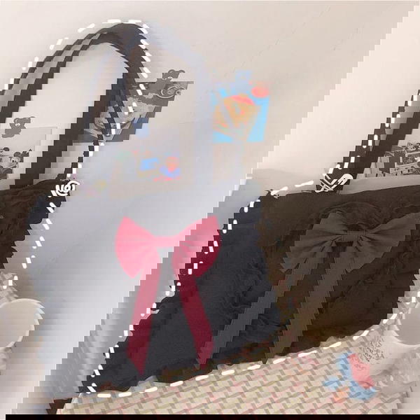 Bow shaped women's bag  Image 1 Preview